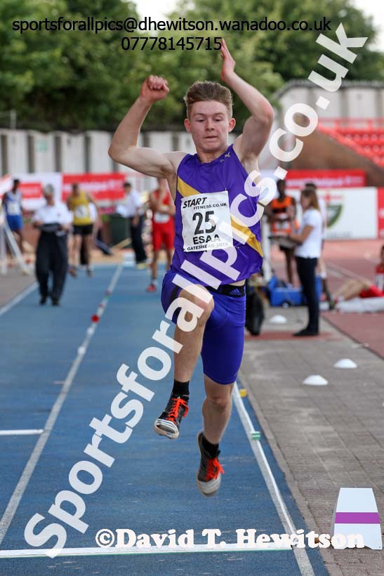 Junior boys long jump, 2015 English Schools Track and Field Champs., Gateshead Stadium. Photo: David T. Hewitson/Sports for All Pics